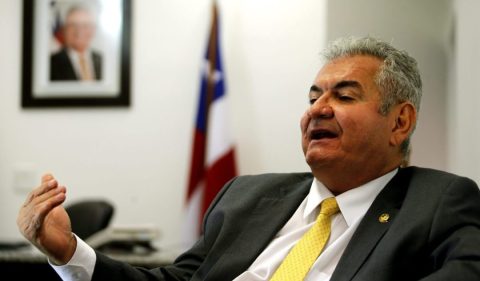 O senador Angelo Coronel (PSD - BA) em seu gabinete em Brasília.
- Foto: Jorge William/Agência O Globo