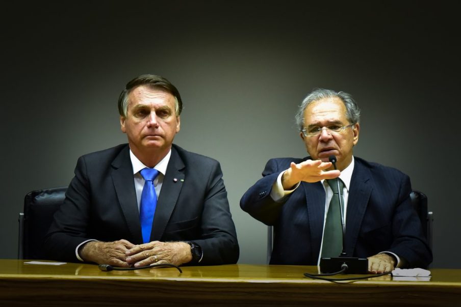 Alta na rejeição de Bolsonaro leva Centrão a pressionar por Auxílio Brasil de R$ 600, diz jornal