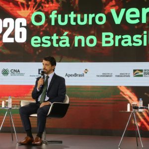 Bolsa começa novembro em recuperação e sobe 2%; dólar vai a R$ 5,67