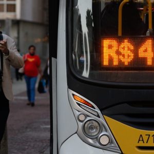 Faturamento de serviços caiu 0,6% em setembro; expectativa era de crescimento de 0,5%