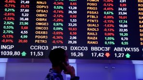 Ibovespa fecha estável, impulsionado por Petrobras e Vale, apesar de quedas em Wall Street