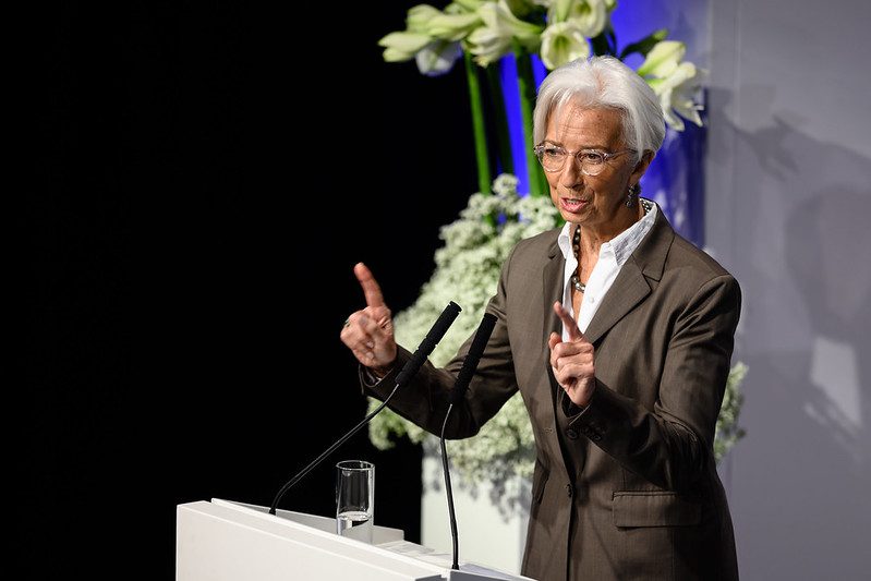 Lagarde: Europa deve “seguir em frente” com aumento dos juros