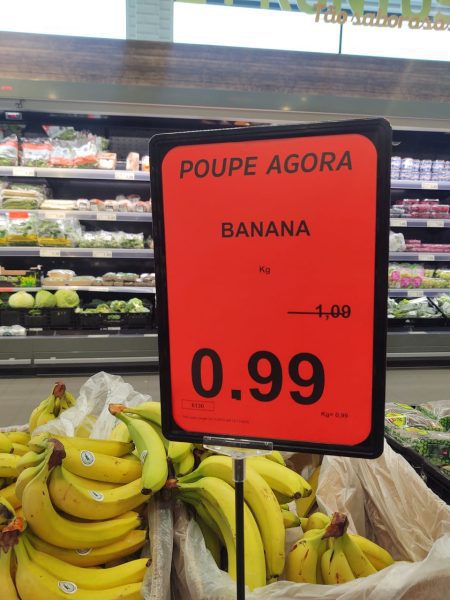 Bananas sendo vendidas em mercado em Braga, Portugal