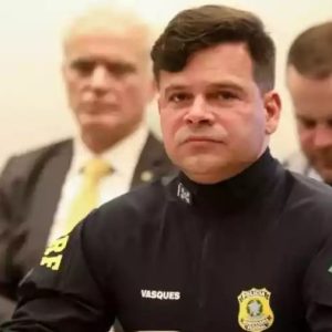Foto de Silvinei Vasques com o uniforme da polícia federal