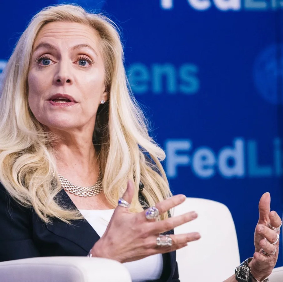 Fed pode reduzir em breve ritmo da alta dos juros nos EUA, diz Brainard, vice-presidente do Fed