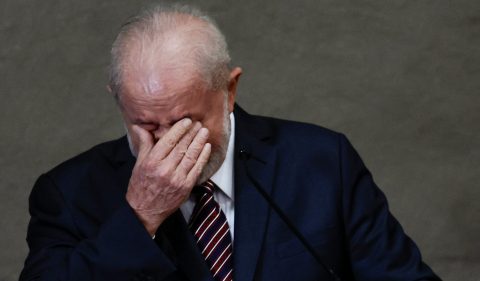 O presidente eleito Lula chora ao discursar na solenidade de diplomação pelo TSE. Foto: Ueslei Marcelino/Reuters