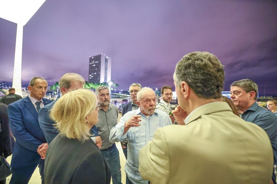 Ministros do STF dizem a Lula que tratarão atos terroristas como tentativa de golpe de Estado
