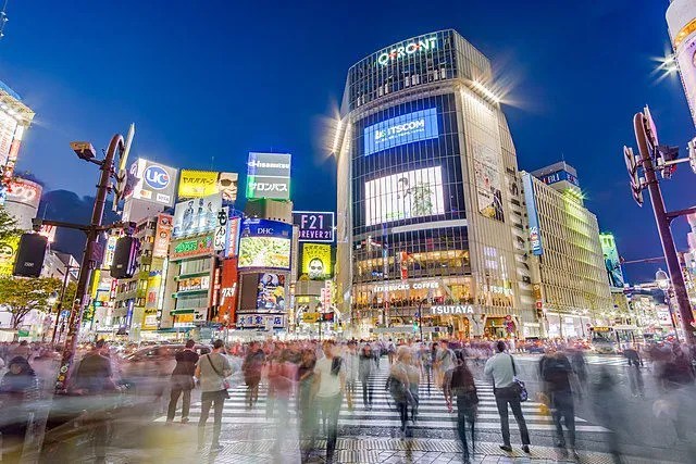 Foto para a matéria sobre quanto custa uma viagem para o Japão em que aparece uma rua de Tokyo, no Japão.