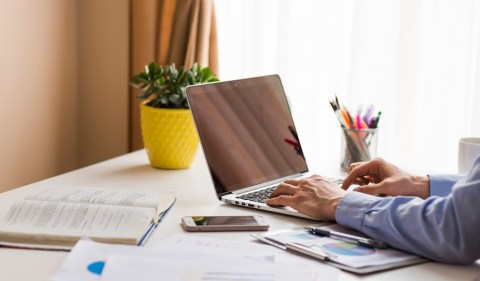Você encontra vários cursos de investimentos para iniciantes sem sair de casa - Foto: Freepik