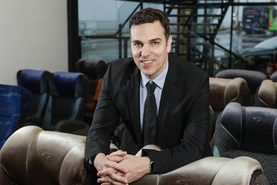 Marcopolo (POMO4) vai crescer pagando metade do lucro em dividendos, afirma CEO