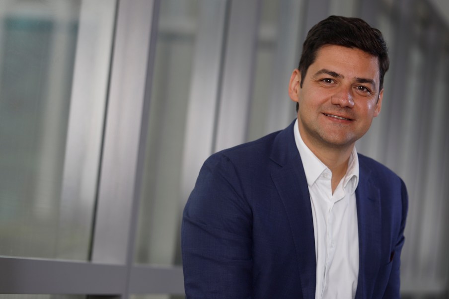 Conheça a Omni: banco quer dobrar de tamanho até 2028 indo na contramão das fintechs