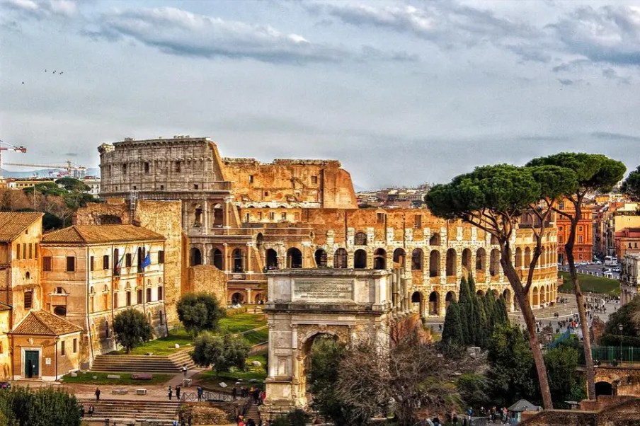 Imagem do Coliseu, em Roma, na Itália, para ilustrar conteúdo sobre nova taxa da cidadania italiana