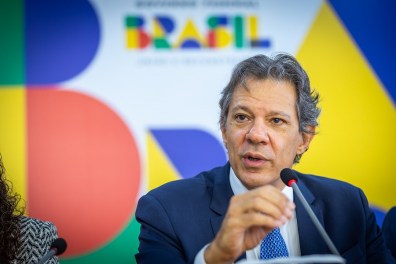 Haddad promete ressarcir aposentados de descontos indevidos do INSS