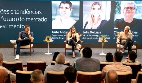 Especialistas discutem como a IA e as criptomoedas estão moldando o futuro dos investimentos. (Foto: Martin Vassilev)