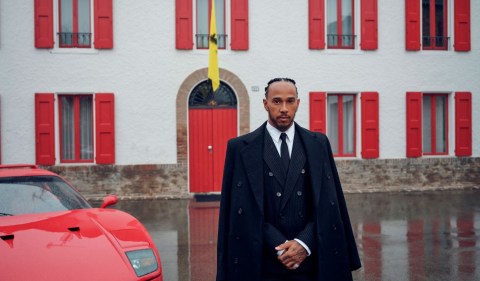 Lewis Hamilton visitou a sede da escuderia Ferrari em Maranello, na Itália (Foto: Scuderia Ferrari)
