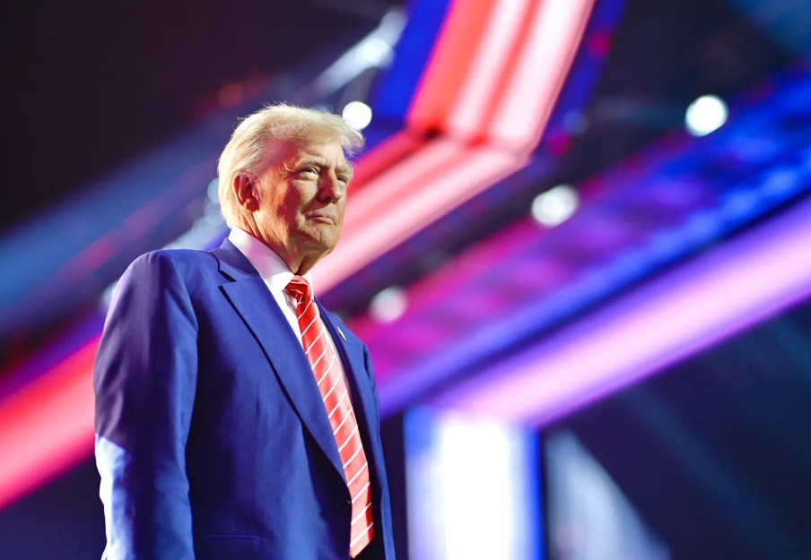 Governo Trump planeja vetar entrada de cidadãos de 43 países nos EUA