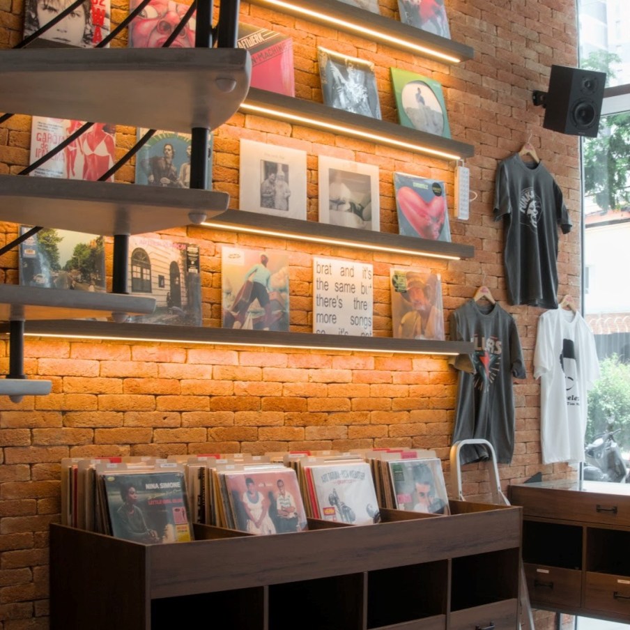 Vinil reconquista mercado, estimula negócios e até mesmo atrai turistas