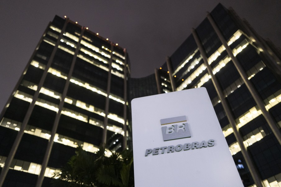 Petróleo em baixa derruba ações da Petrobras na volta do carnaval