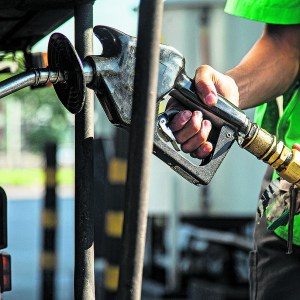 Petrobras (PETR4) anuncia redução de 3,38% nos preços do diesel nas refinarias a partir da 6ª (18)