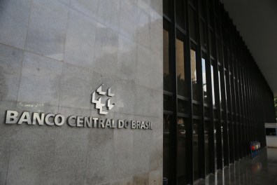 Governo tem superávit primário de R$ 1,09 bi em março