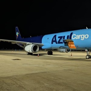 Azul (AZUL4) lidera alta no Ibovespa após lançar oferta que pode movimentar até R$ 4,1 bilhões