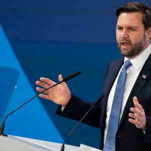 Vice-presidente dos EUA: governo Trump quer reequilibrar o comércio mundial