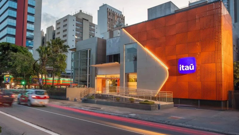 Itaú (ITUB4) acelera crédito e lucra 14% mais no 1° tri/2025; inadimplência recua