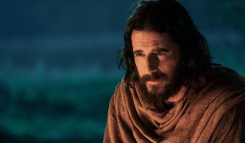 Jesus (Jonathan Roumie) em cena de "The Chosen". Foto: Divulgação.
