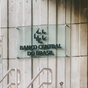 onde investir antes de a Selic cair