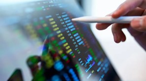 Petrobras impulsiona Ibovespa, que fecha estável antes de decisão de juros do Copom